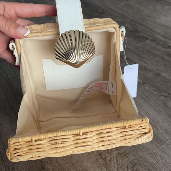 Shell Wicker Crossbody Bag. NEW - Picture 3 of 3